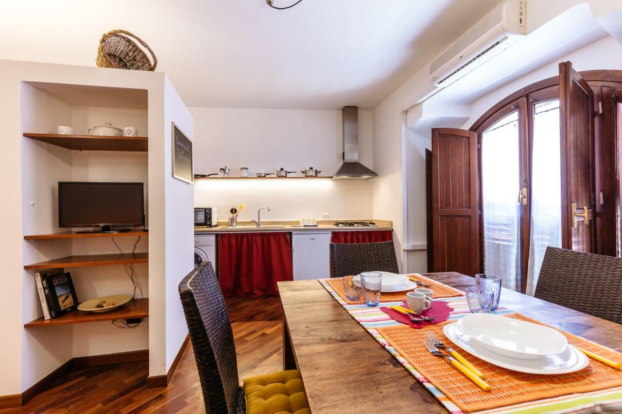 La Finestra Sul Mercato In Centro A Palermo Apartamento Exterior foto